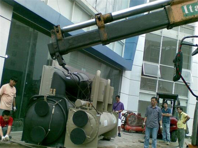 开江县随车吊和汽车吊的核心区别是什么？哪种更省钱？